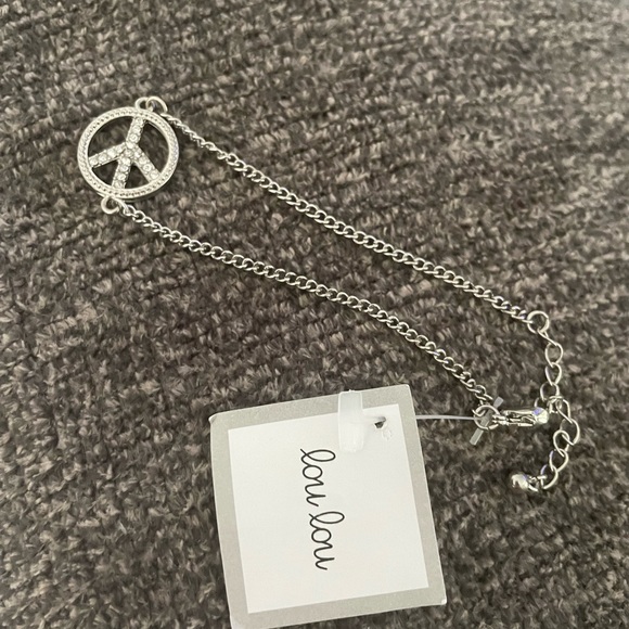 Lou Lou silver peace sign bracelet - Picture 4 of 4
